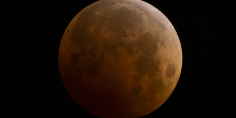How to Photograph the Total Lunar Eclipse