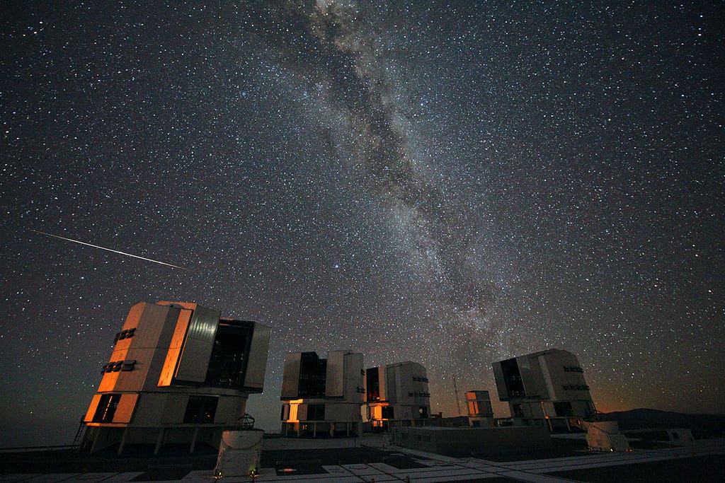 The 2010 Perseids over the VLT, Guisard, CC BY 4.0